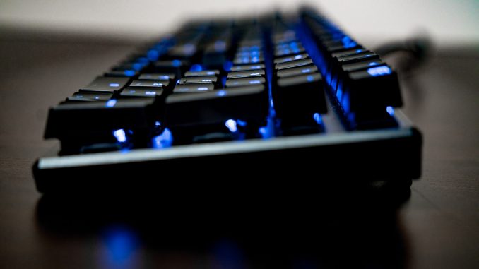 roccat-suora-gaming-keyboard