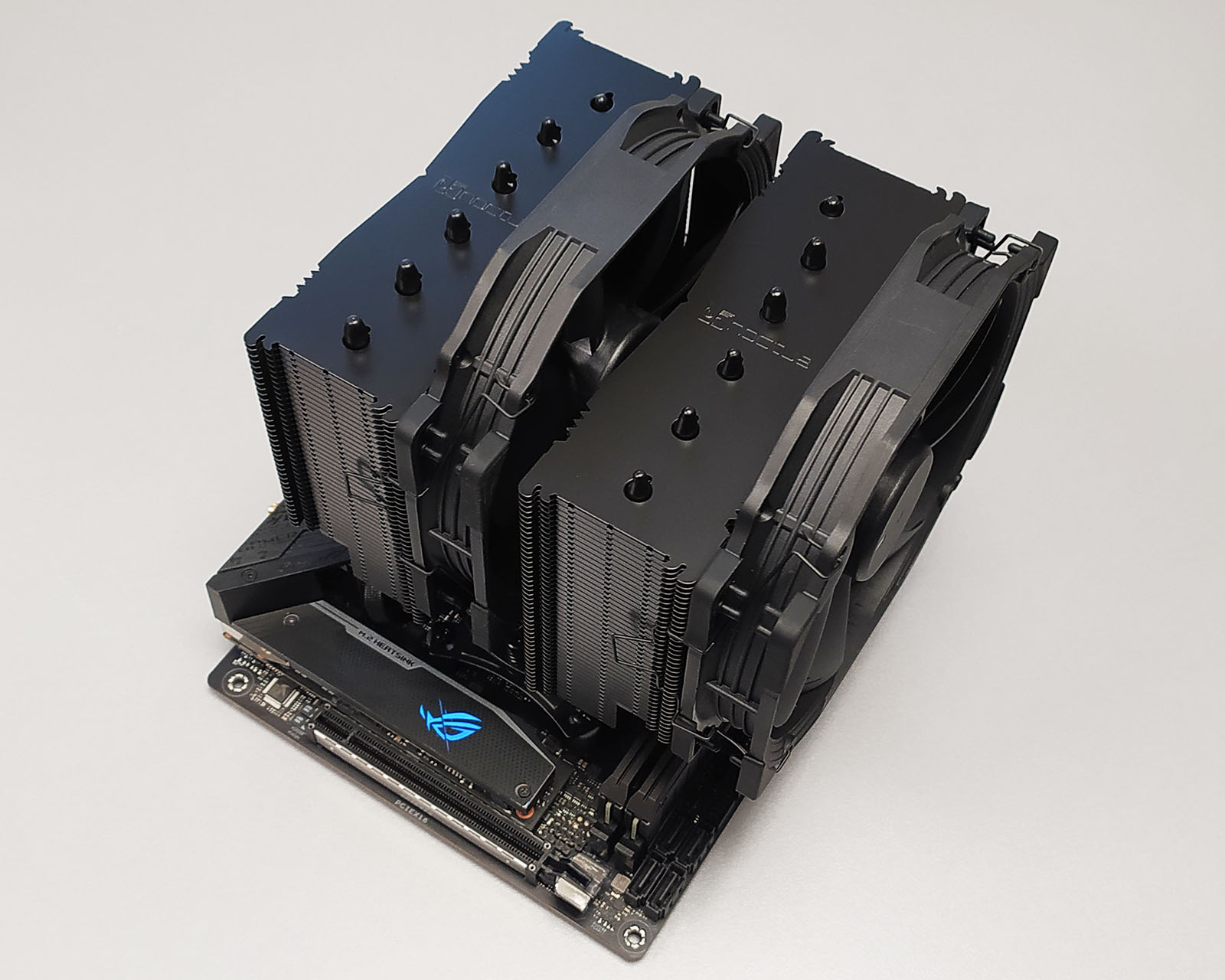 Noctua NH-D15S chromax.black - CPU Cooler Review