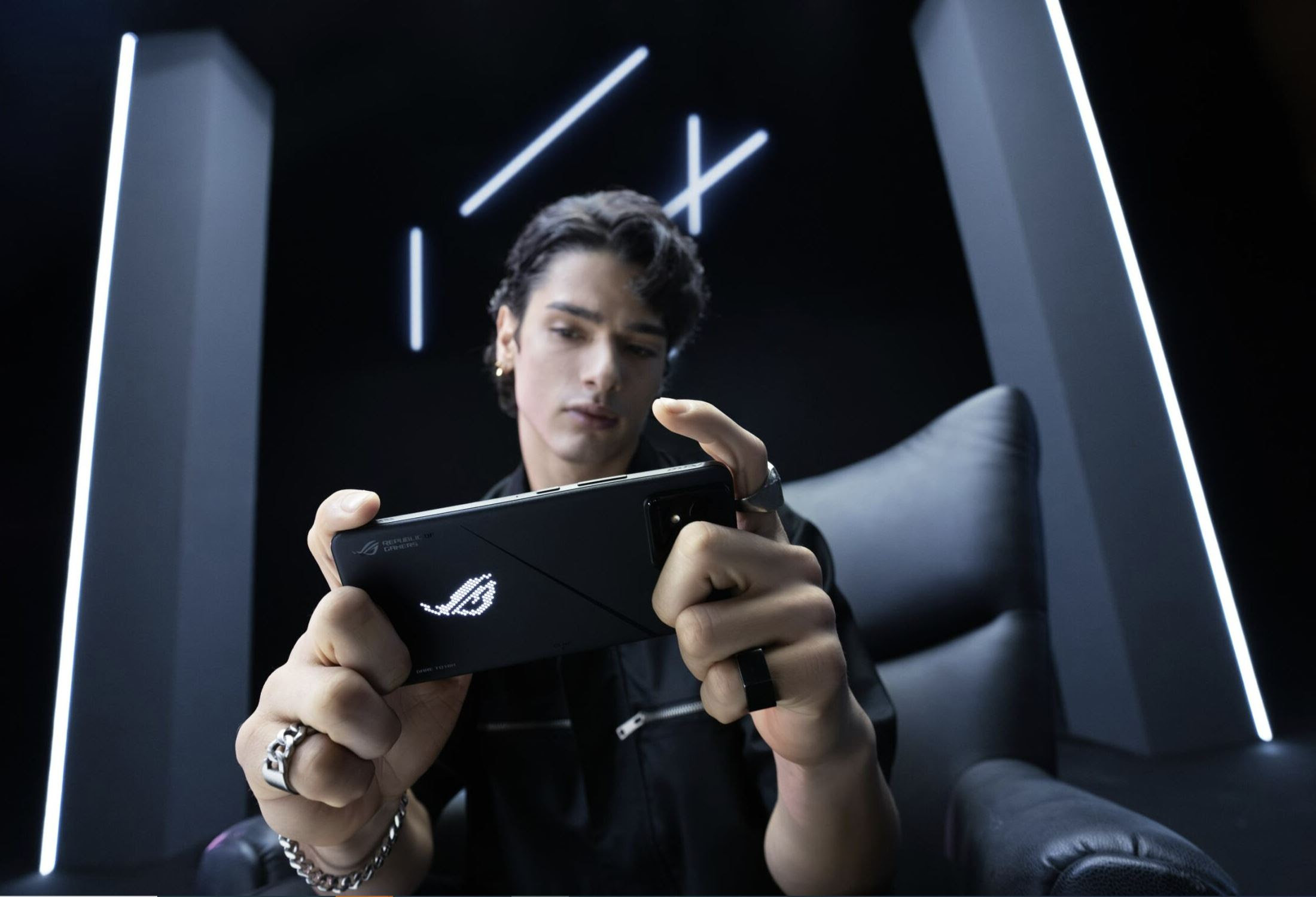 ASUS Republic Of Gamers Launches ROG Phone 8 Series Funky Kit ASUS Republic Of Gamers Launches ROG Phone 8 Series Funky Kit