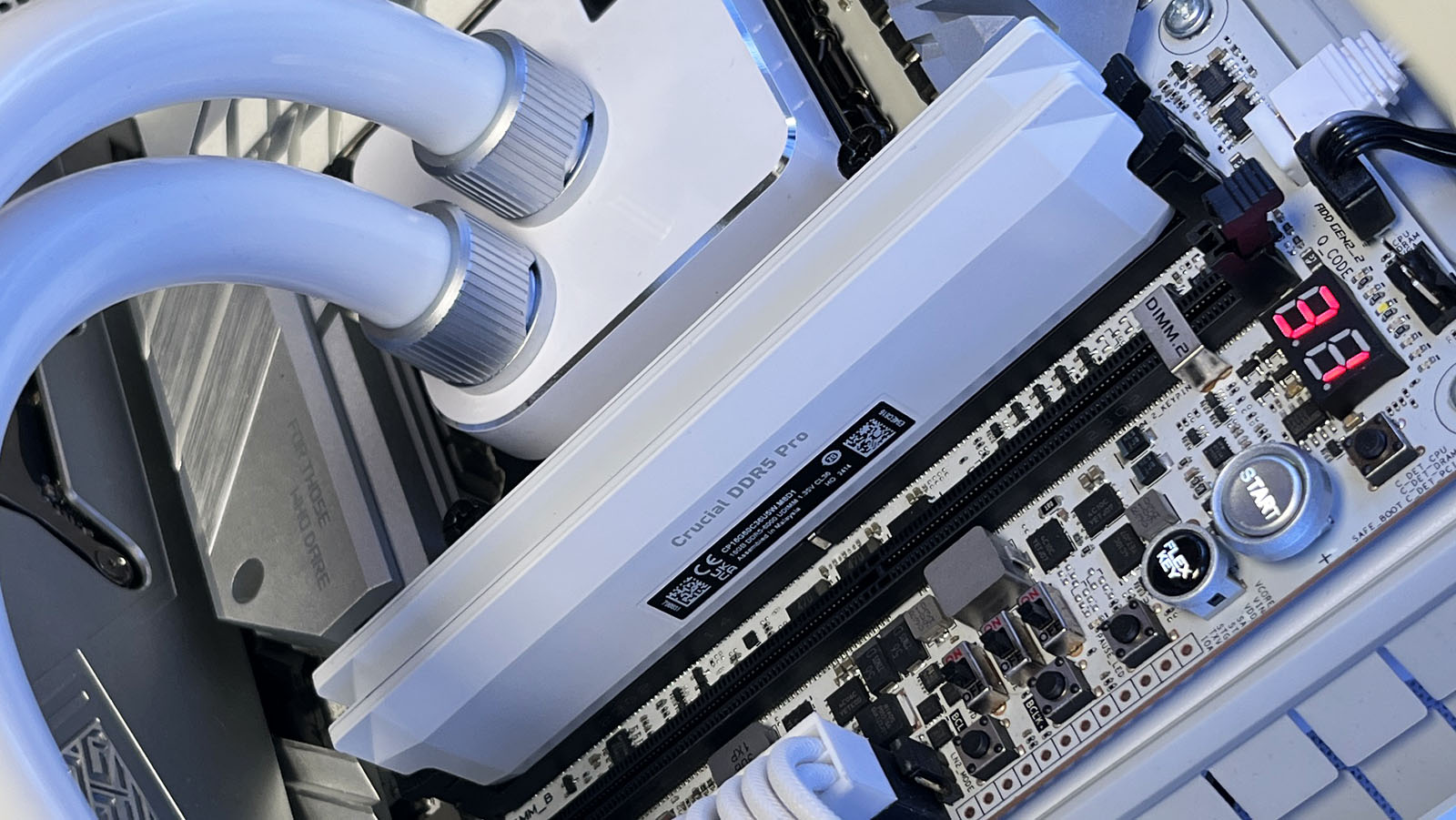 Crucial Pro Overclocking White Edition 32GB DDR5-6000 Memory