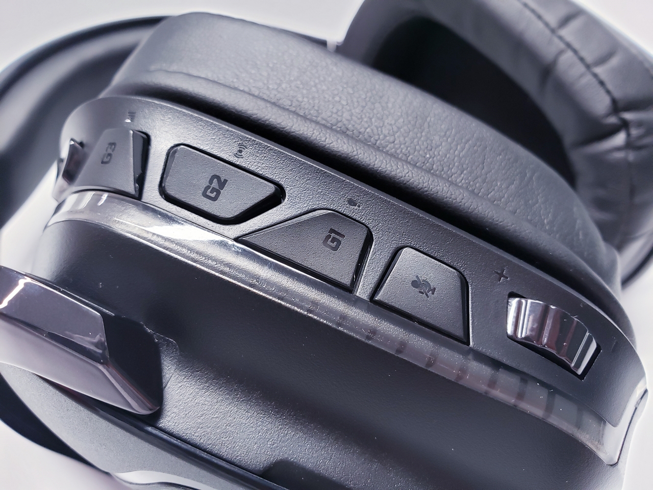 Logitech G G933s Wireless 7.1 Surround LightSync Gaming Headset