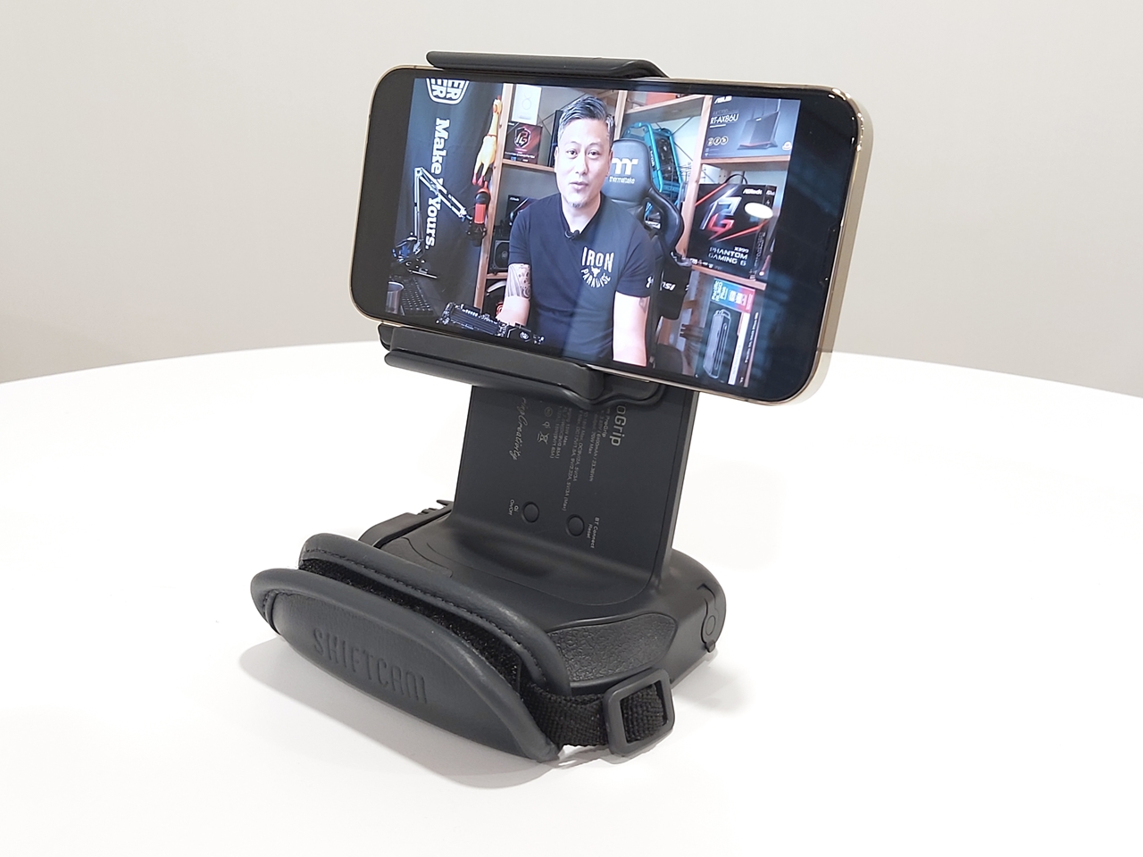 The ShiftCam ProGrip wants to turn your smartphone into the ultimate camera  rig: Digital Photography Review