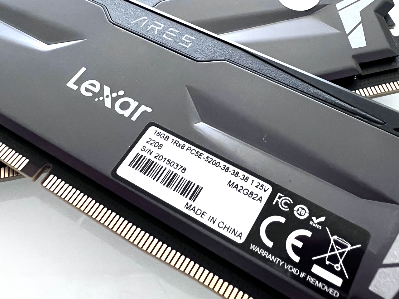 Lexar ARES RGB DDR5 RAM Kit 32Go (16Go x 2) 6400 MHz, 288-Pin UDIMM PC  Mémoire RAM, DRAM Mémoire pour XMP 3.0/AMD EXPO Haute Performance  D'ordinateur de Jeu, CL32-38-38-76, 1.4V (LD5EU016G-R6400GDLA) 